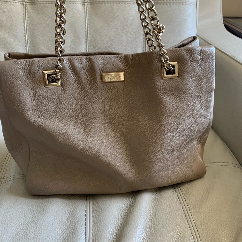 Very stylish Kate Spade tote purse no longer I need it